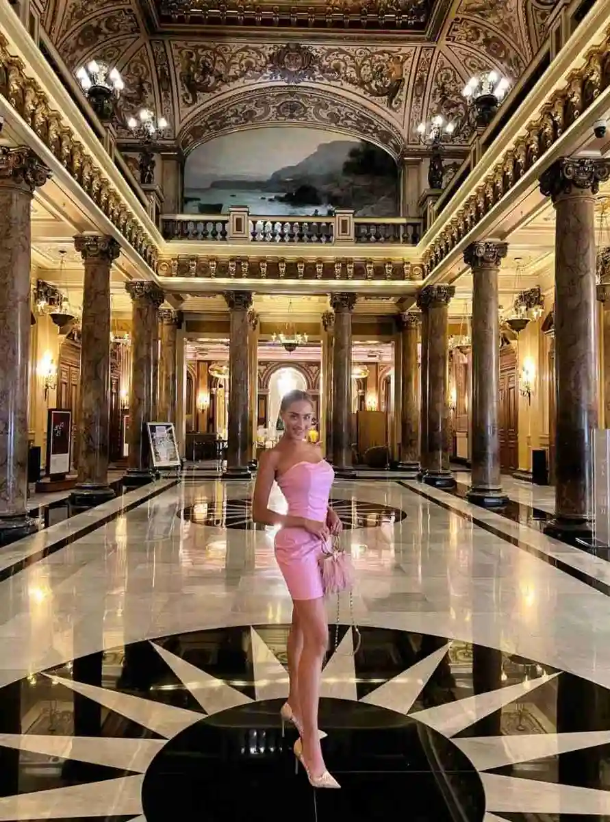 Alena escort in Paris